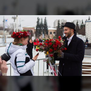 Более 3000 посетительниц катка ВДНХ 8 марта получили подарки и поздравления с Международным