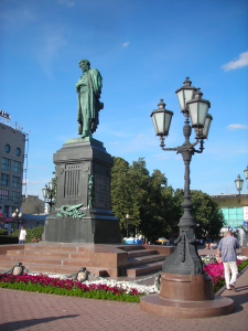 Памятник Пушкину в Москве закрыли на реставрацию