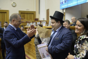 Губернатор Петербурга призвал не экономить на путевках для детей
