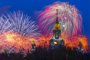 Фейерверки 9 мая запустят в 15 парках Москвы