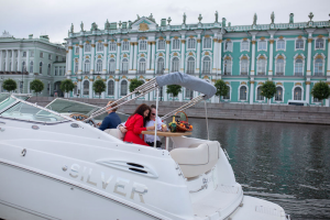 Прогулки по рекам и каналам Санкт-Петербурга: окунуть будни в атмосферу праздника