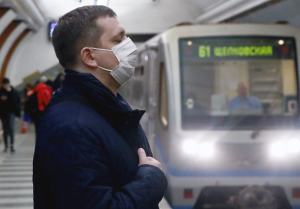На нарушении масочного режима в московском метро попалось 198 человек