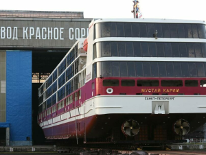 Первый российский морской круизный лайнер сломался на перегоне