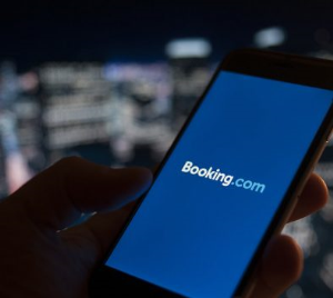 Гостиницы, реализующие номера через “Букинг”, получат налоговый вычет