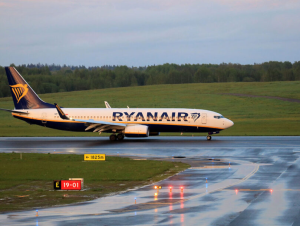 Пилот прокомментировал действия экипажа севшего в Минске самолета Ryanair