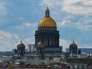 Россияне рассказали, где планируют провести новогодние праздники