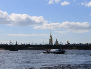 Мобильная служба помогла более 60 тыс. туристов в Петербурге за лето