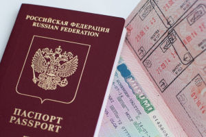 МВД попросило россиян перед отпуском проверить данные в загранпаспорте
