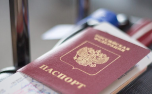 АТОР предупредила россиян о возможных проблемах на границе с загранпаспортами