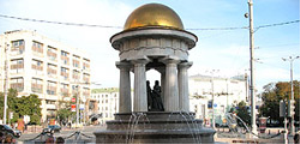 Фонтан Пушкин и Натали