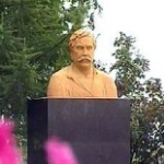 Памятник Павлу Верещагину из Белого солнца пустыни