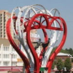 Скульптурная группа Сердца влюблённых