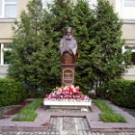 Памятник профессору медицины Архиепископу Луке