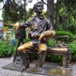 Памятник А Ханжонкову, Ялта