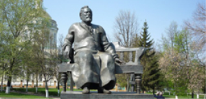 Памятник Лескову в Орле