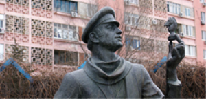 Памятник Остапу Бендеру в Элисте