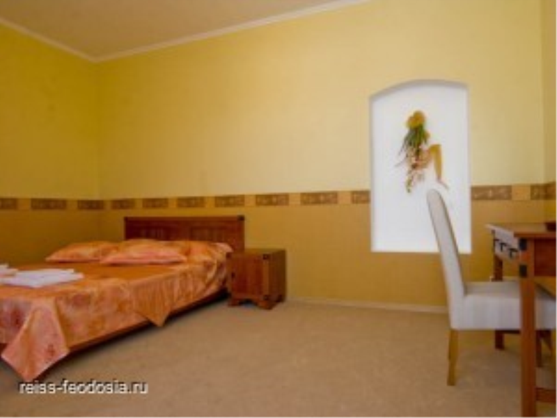 dvukhkomnatnyj_semejnyj_lyuks_1_otel_rejs.jpg